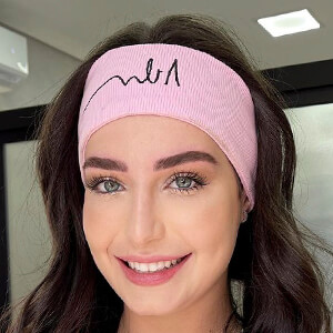 Noelle Nogueira, 29 (Instagram Star)