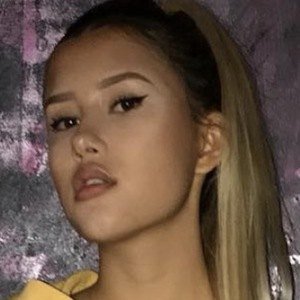 Noemi Nikita image 4