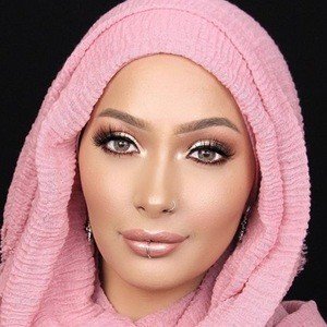 Nura Afia, 32 (YouTube Star)