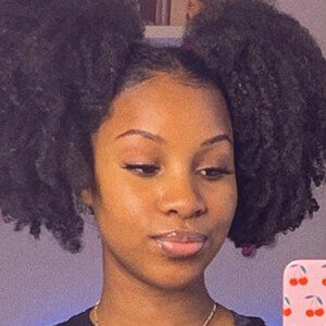 Okayyy.tiara, 22 (TikTok Star)