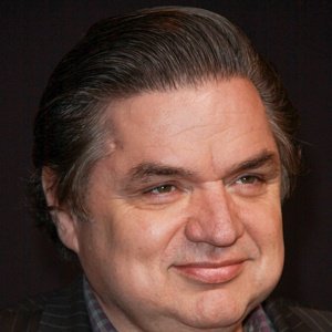 Oliver Platt image 5