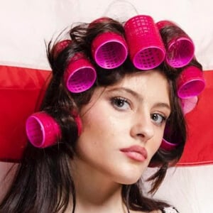 Olivia Bond, 19 (Chef)