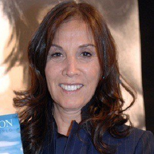 Olivia Harrison, 75 (Familielid)