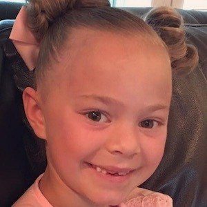 Olivia Hoellein, 16 (YouTube明星)