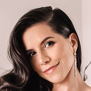 Olivia Jeanette, 41 (Blogger)