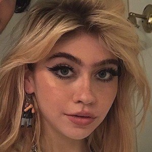 Olivia Osby, 24 (流行歌手)