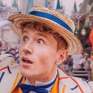 Ollie Burton, 32 (Estrella de TikTok)