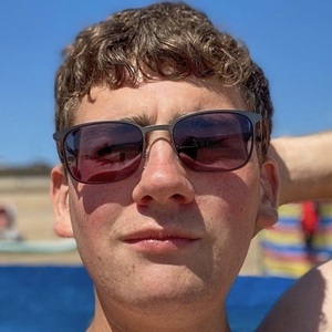 ollieh28, 25 (TikTok Star)