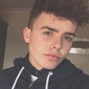 Olly Aston, 23 (YouNow明星)