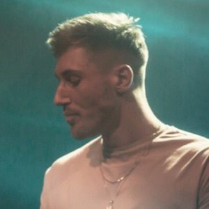 Olly James, 32 (音乐制作人)