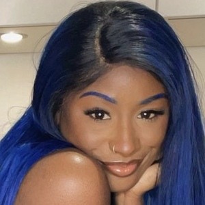 Oluwanifewa Agunbiade, 30 (Звезда Тиктока)