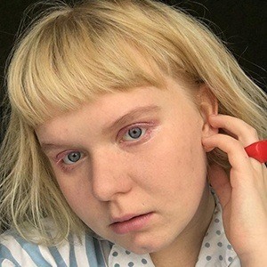 Olya Cass, 30 (Instagram明星)