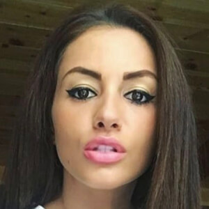 Orban Betti, 34 (Instagram Star)