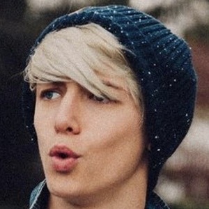 pablo arbues, 22 (電視演員)