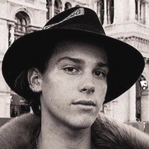 Paris Brosnan image 8