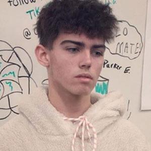 Parker Elliott, 21 (TikTok明星)