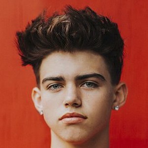 Parker Elliott, 21 (TikTok明星)