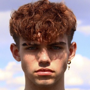 Parker Elliott, 21 (TikTok明星)