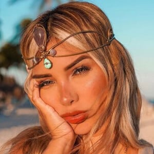 Paula Manzanal, 32 (Người mẫu)