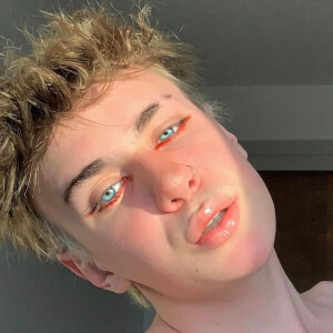 peachygae, 22 (TikTok明星)