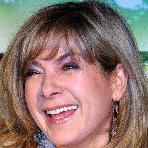 Penny Smith, 67 (Người dẫn chương trình)