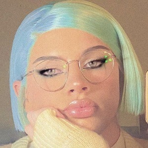 Pewiyard, 21 (TikTok Star)