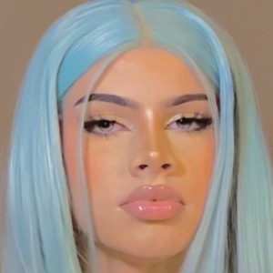 Pewiyard, 21 (TikTok Star)