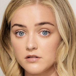 Peyton Woolf, 25 (TV Actress)