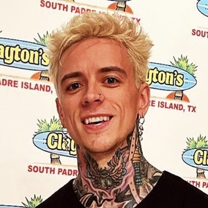 Phix, 34 (說唱歌手)