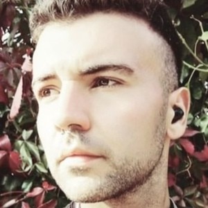 Phoenix Melville, 33 (導演)