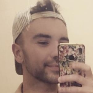 Phoenix Melville, 32 (Direktor)