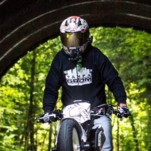 Photogromer, 41 (YouTube Star)