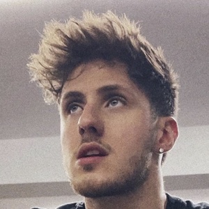 Pkllipe, 25 (YouTube Star)