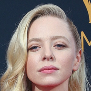 Portia Doubleday, 37 (电视女演员)