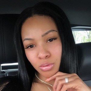 Pretty Vee image 4