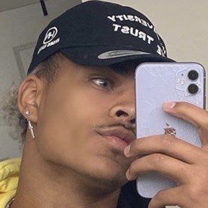 Prettyboiballo, 24 (TikTok明星)