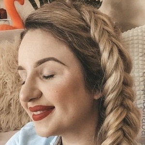 Priscila Barbosa, 35 (YouTube Star)