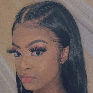 Qu' Knhiya Hill, 23 (Estrella de Instagram)