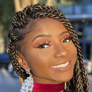 Queensarast, 27 (TikTok Star)