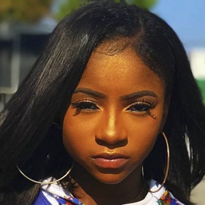 Queensarast, 27 (Звезда Тиктока)