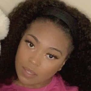 QueenSie, 25 (TikTok明星)