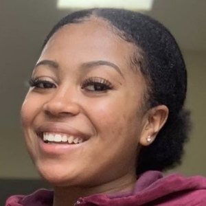 QueenSie, 25 (TikTok明星)