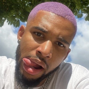 R8, 27 (TikTok Star)