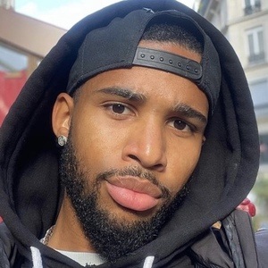 R8, 27 (TikTok Star)