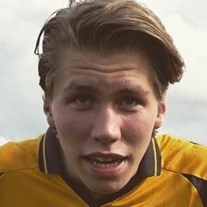 Randulle, 27 (YouTube Star)