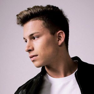 Raoul Vázquez, 28 (Pop Singer)