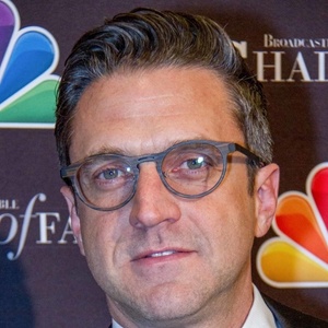 Raul Esparza image 4