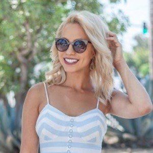 Ravayna Coe, 40 (博主)