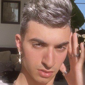 Ravon M, 26 (Star di YouTube)