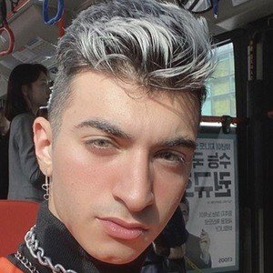 Ravon M, 26 (YouTube Star)